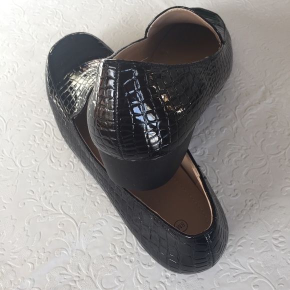 Like New patent Slip On Shoes size 8m - Picture 4 of 6